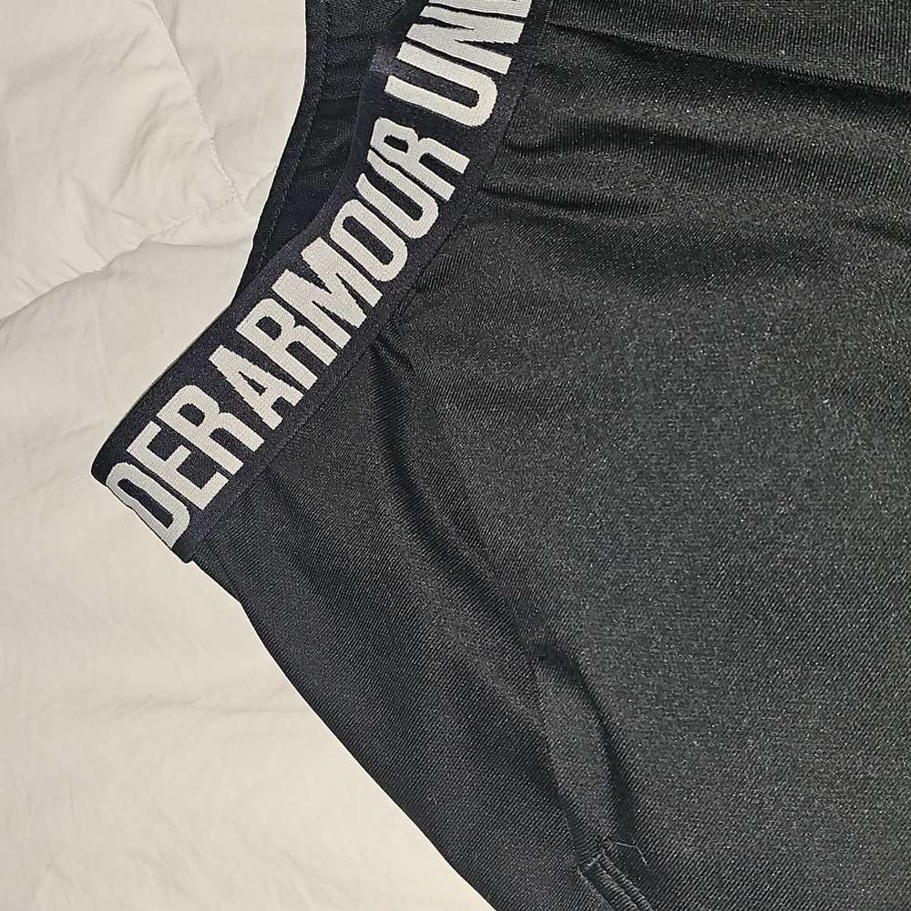 Under Armour Womens Wz Small Black Shorts With Pockets!! - Picture 2 of 6